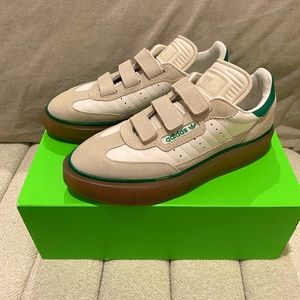 Ivy Park x Adidas Super Sleek Women’s three strap shoe 8 1/2